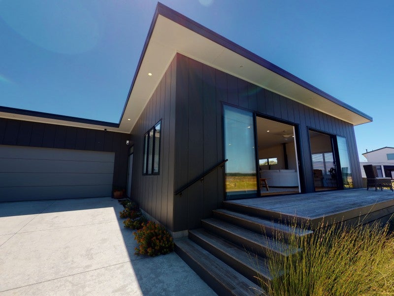 2 Carter Crescent, Foxton Beach, Foxton - Carousel 1