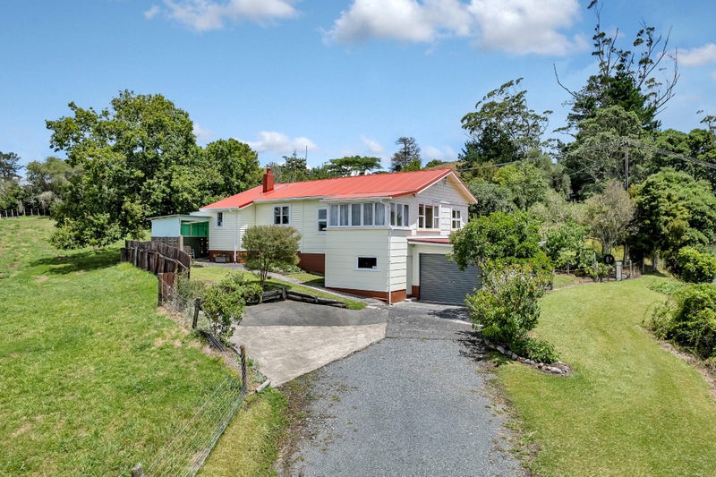 37 Valley View Road, Whangarei - Carousel 1