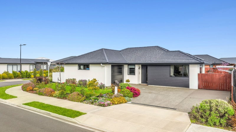 24 Summersfield Boulevard, Appleby, Richmond - Carousel 1