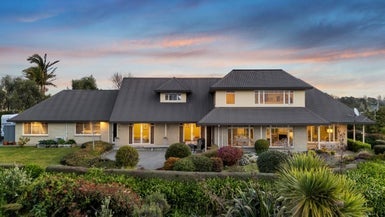 592 Redoubt Road, Flat Bush, Auckland - Carousel 1