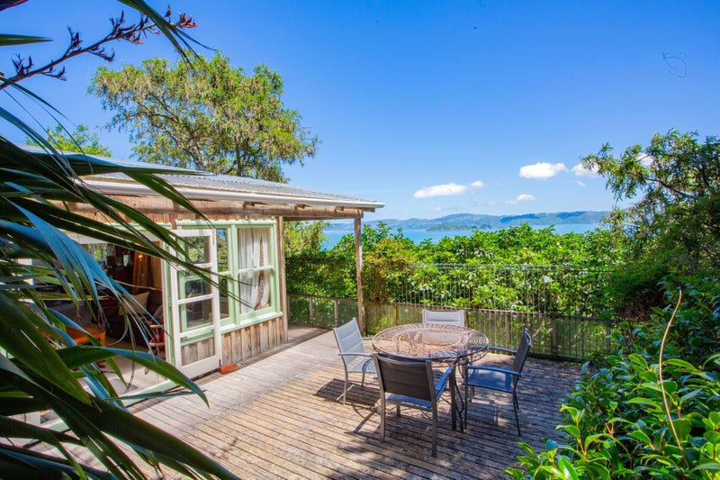 17 Mahina Road, Mahina Bay, Lower Hutt - Carousel 1