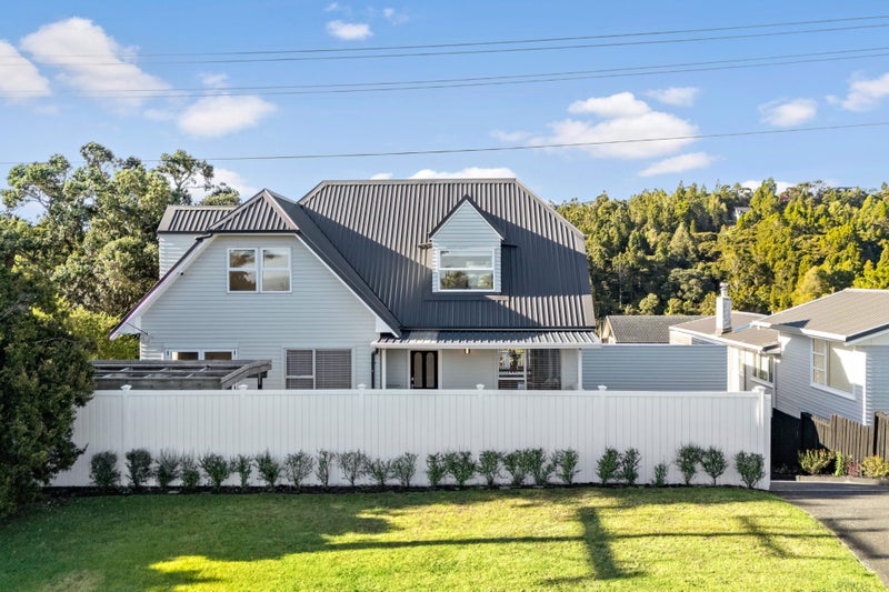 69 Island Bay Road, Beach Haven, Auckland - Carousel 1