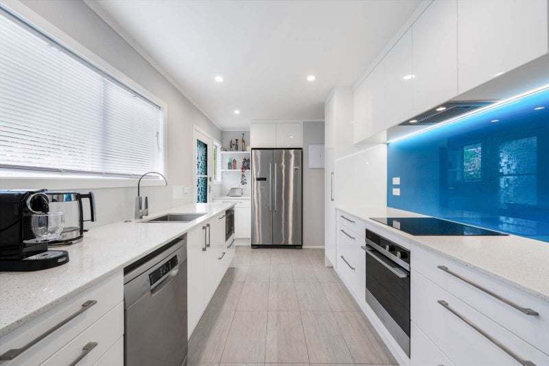 2/16 Scarlock Avenue, Browns Bay, Auckland - Carousel 2