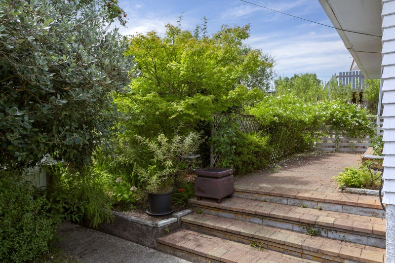 17 Charles Crescent, Rainbow Point, Taupo - Carousel 2