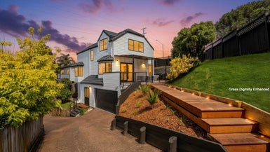 1 Highgrove Lane, Totara Vale, Auckland - Carousel 1