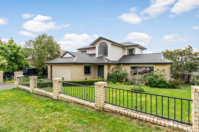 33 Picasso Drive, West Harbour, Auckland - Carousel 1