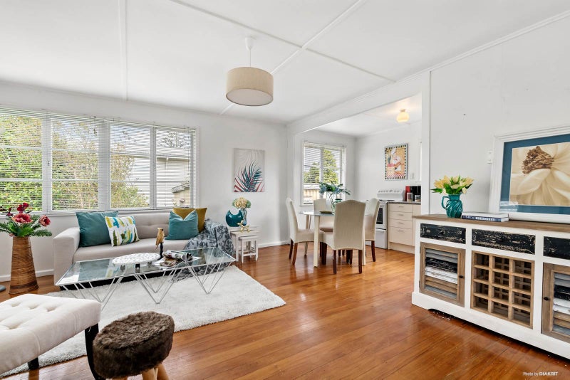 14 Moffat Road, Red Beach - Carousel 2
