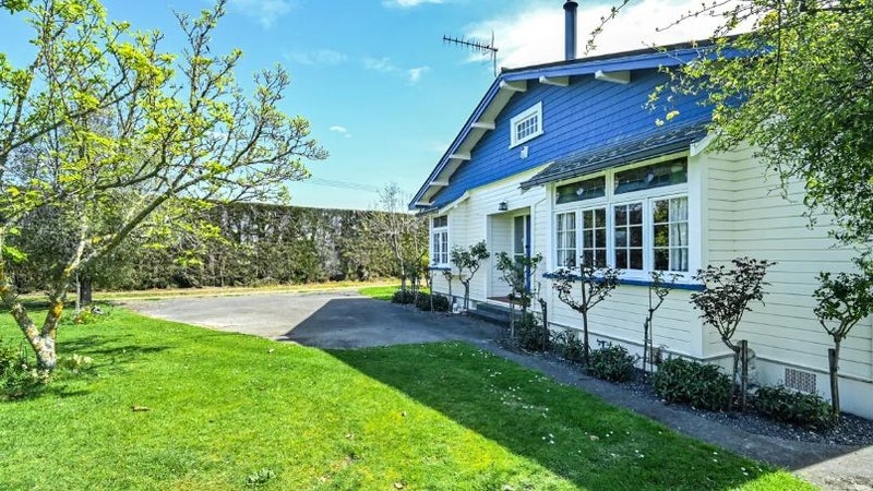 19 Jarvis Road, Twyford, Hastings - Carousel 1