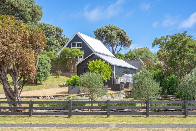 33 William Street, Waikanae Beach, Waikanae - Carousel 2