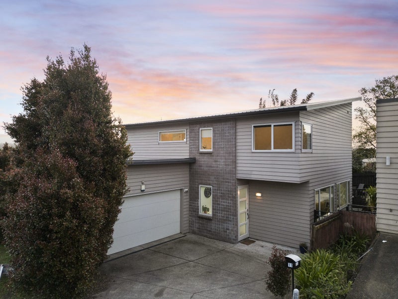 11 Sunshine Boulevard, Sunnyvale, Auckland - Carousel 1