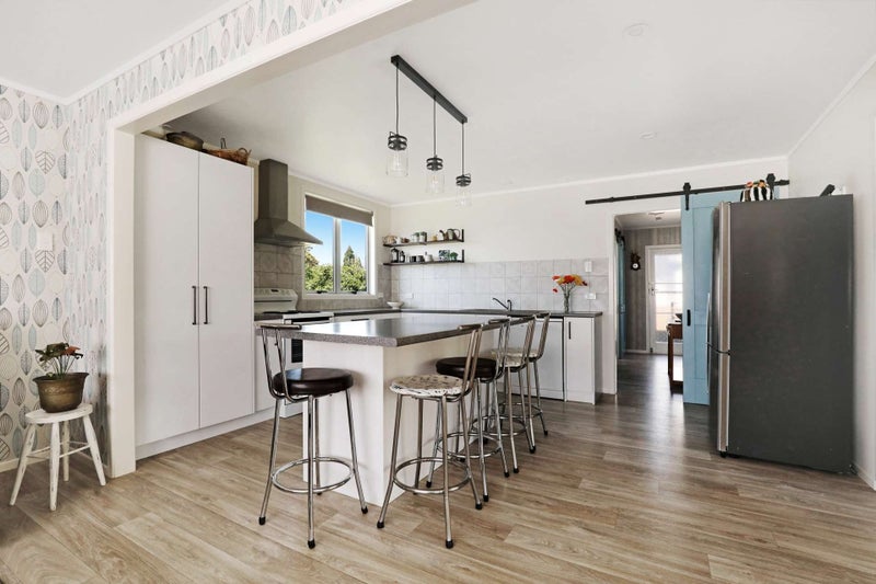 41 Roretana Drive, Athenree, Waihi Beach - Carousel 1