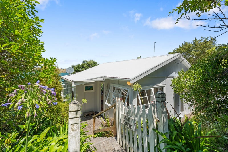 3 Neil Avenue, Orapiu, Waiheke Island, Auckland - Carousel 2