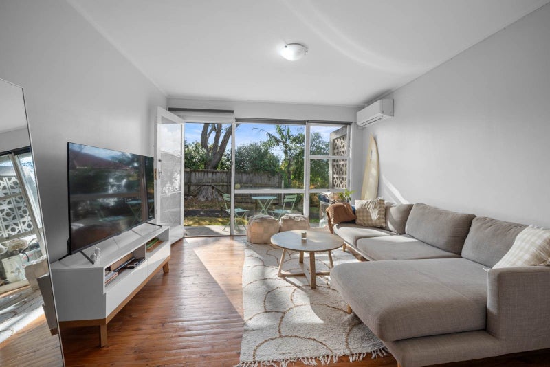 8/77 Old Lake Road, Narrow Neck, Auckland - Carousel 1