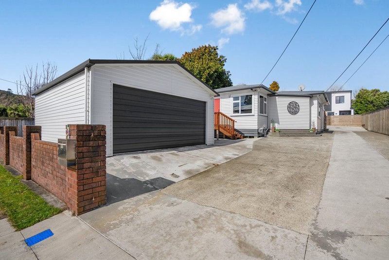 15 Rowe Parade, Wainuiomata, Lower Hutt - Carousel 1