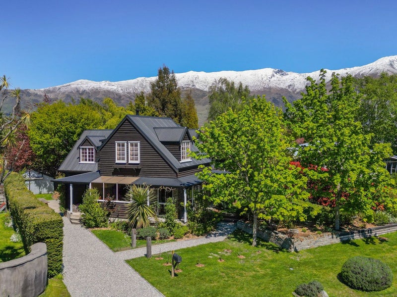 9 Hunter Crescent, Wanaka - Carousel 1