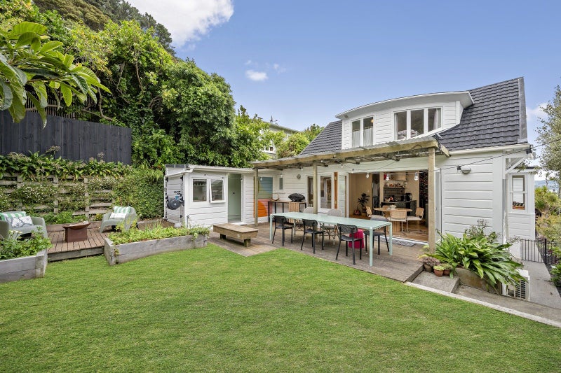 5 Manuka Terrace, Eastbourne, Lower Hutt - Carousel 2