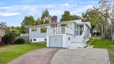 30 Tane Road, Laingholm, Auckland - Carousel 1