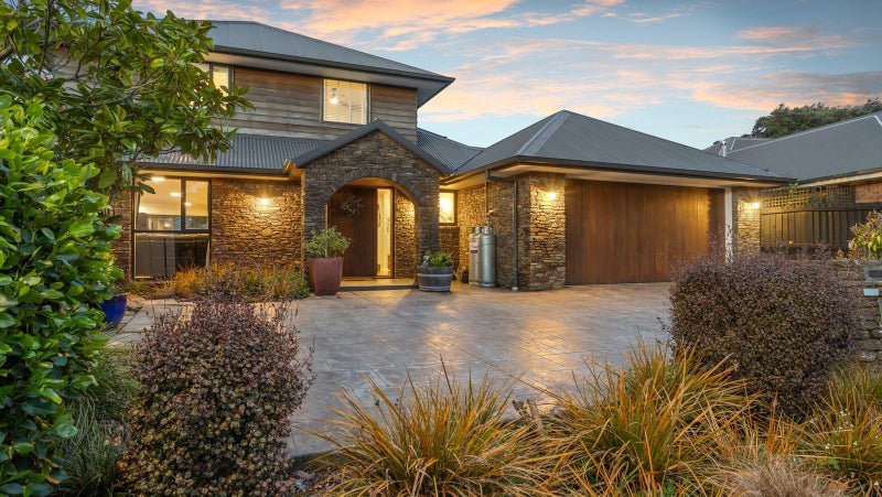 14 Parade Court, Addington, Christchurch - Carousel 1