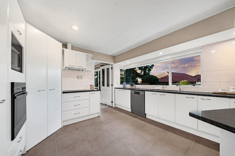 12 Orohena Close, Northpark, Auckland - Carousel 2