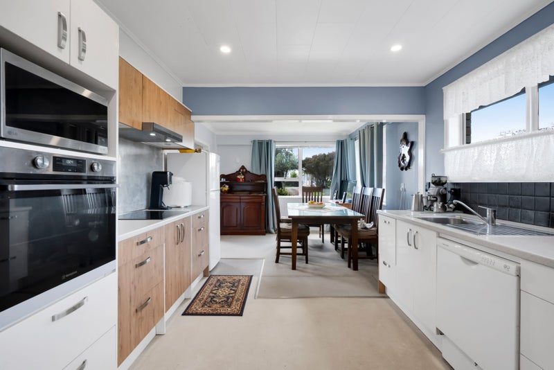 40 Nevada Drive, Merrilands, New Plymouth - Carousel 2