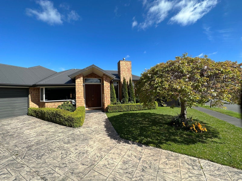 17 Burbank Drive, Aidanfield, Christchurch - Carousel 1