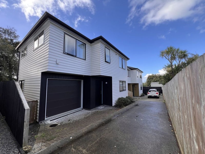 27C Taipari Road, Te Atatu Peninsula, Auckland - Carousel 1