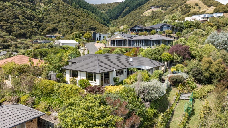 16 Springlea Heights, Atawhai, Nelson - Carousel 1