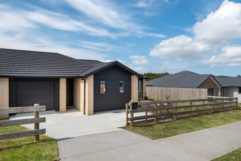 17 Omahuru Road, Glenbrook - Carousel 1