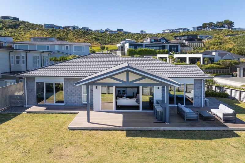 25 Ken Douglas Drive, Aotea, Porirua - Carousel 1