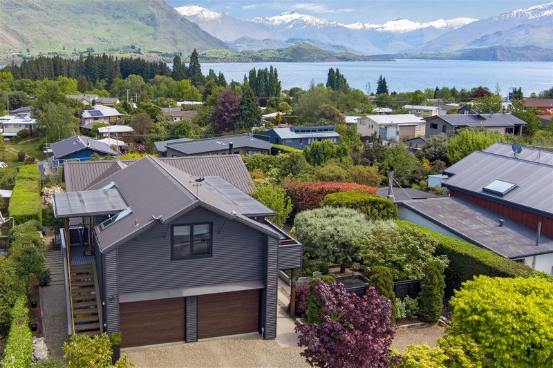 42 Manuka Crescent, Wanaka - Carousel 1