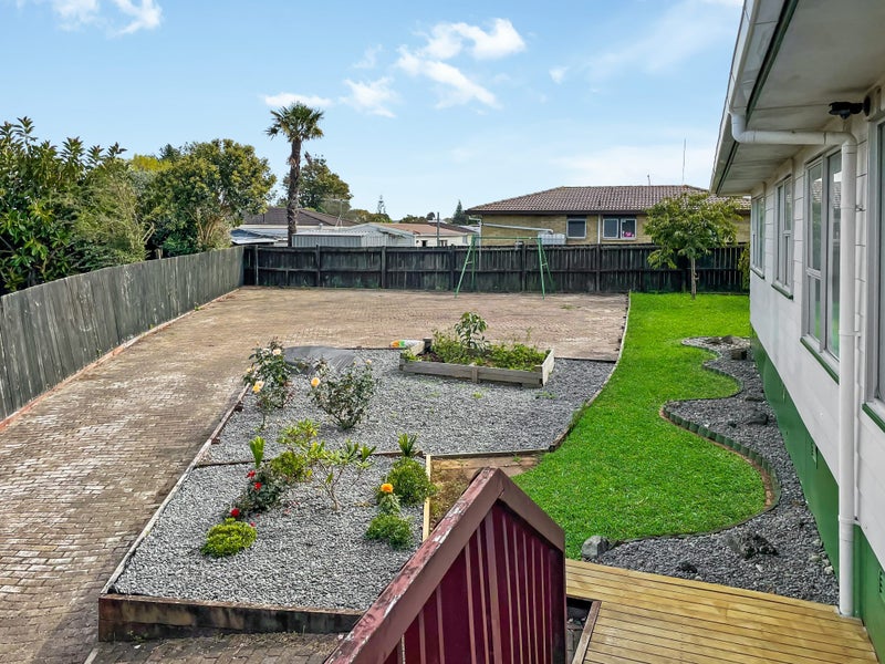 8 Benmore Place, Manurewa, Auckland - Carousel 2
