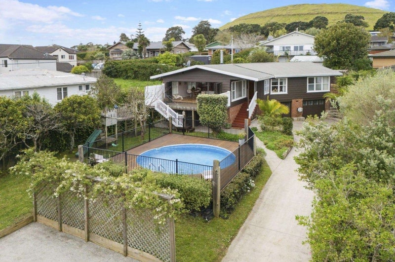 97 Wallace Road, Mangere Bridge, Auckland - Carousel 1