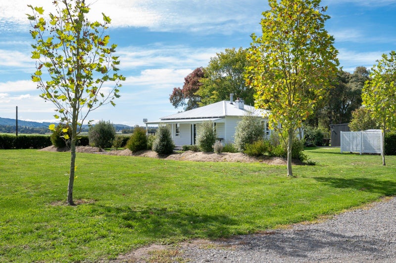 409 State Highway 2, Otane - Carousel 1