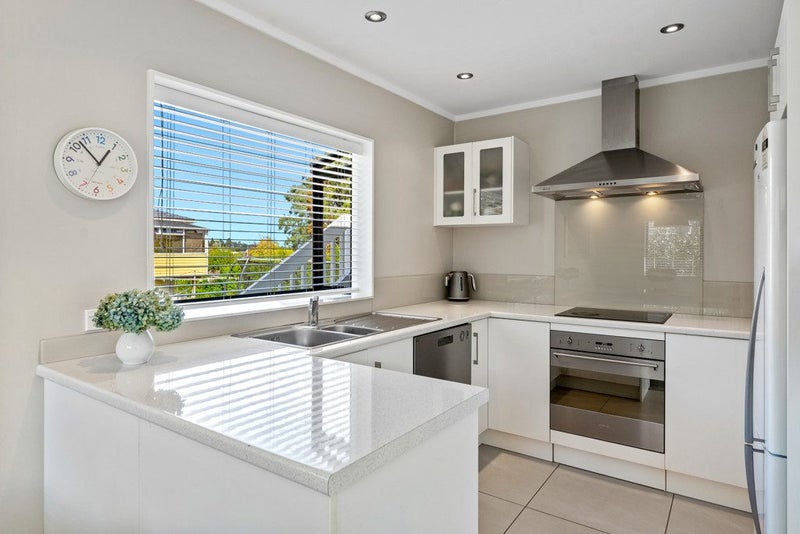 2/13 Heather Place, Sunnynook, Auckland - Carousel 2