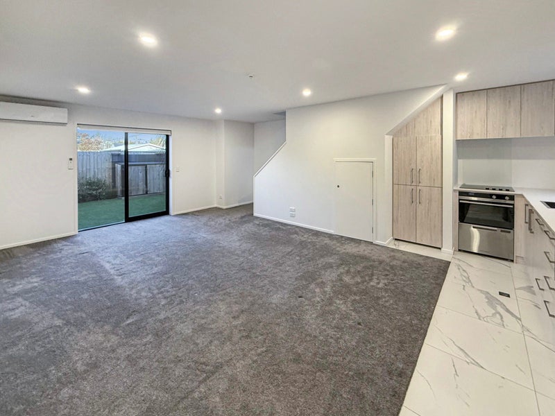 2/5 Shearer Avenue, Papanui, Christchurch - Carousel 1