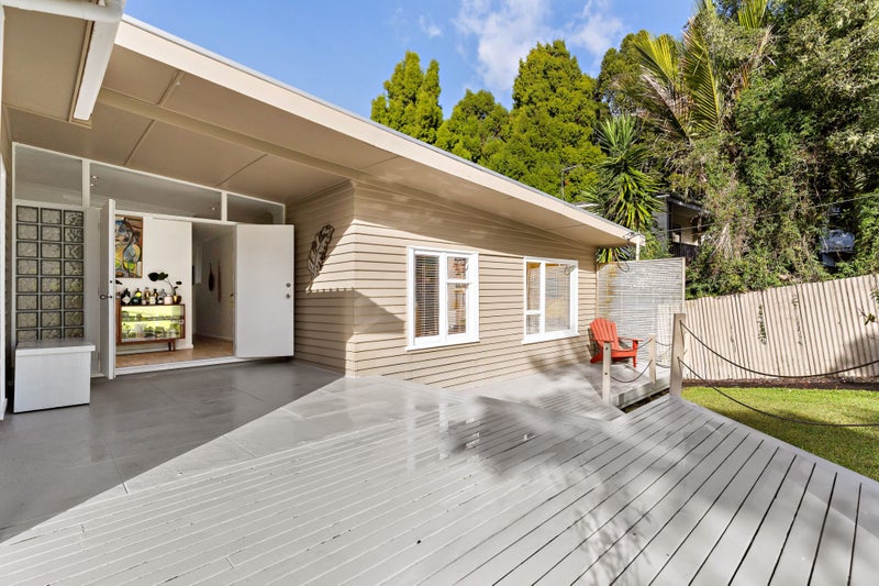 7 Rauhuia Crescent, Parau, Auckland - Carousel 1