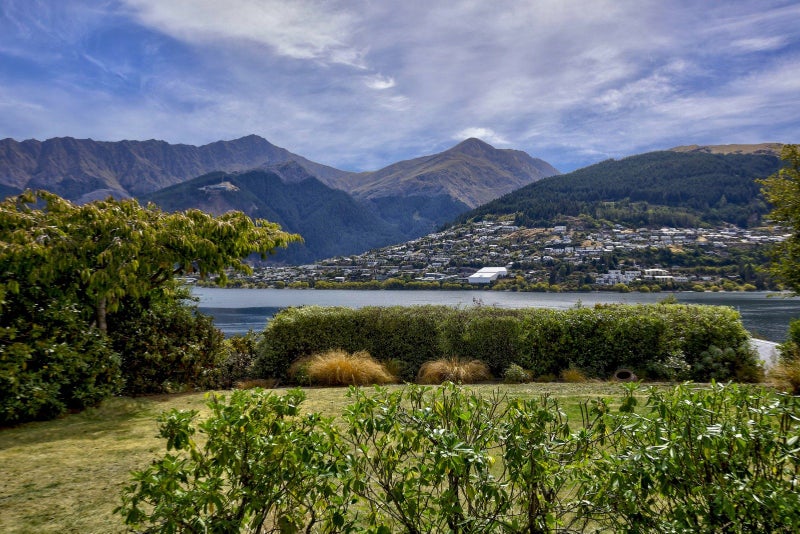 16 Oregon Drive, Kelvin Heights, Queenstown - Carousel 1