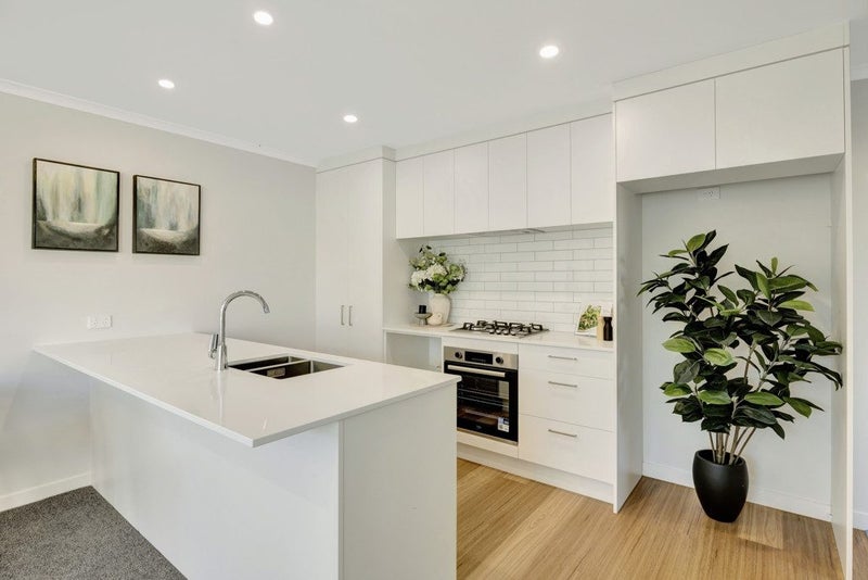 2/290 Dixon Road, Fitzroy, Hamilton - Carousel 2