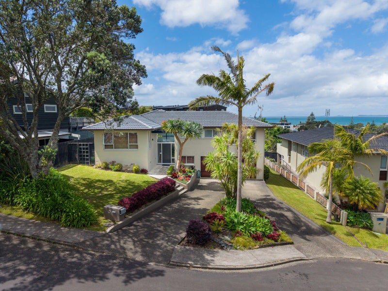 8 Kilduff Place, Mairangi Bay, Auckland - Carousel 1