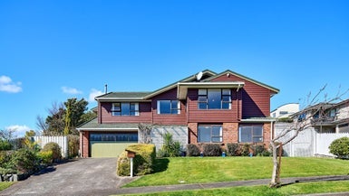 1 The Top Gallant, Whitby, Porirua - Carousel 1