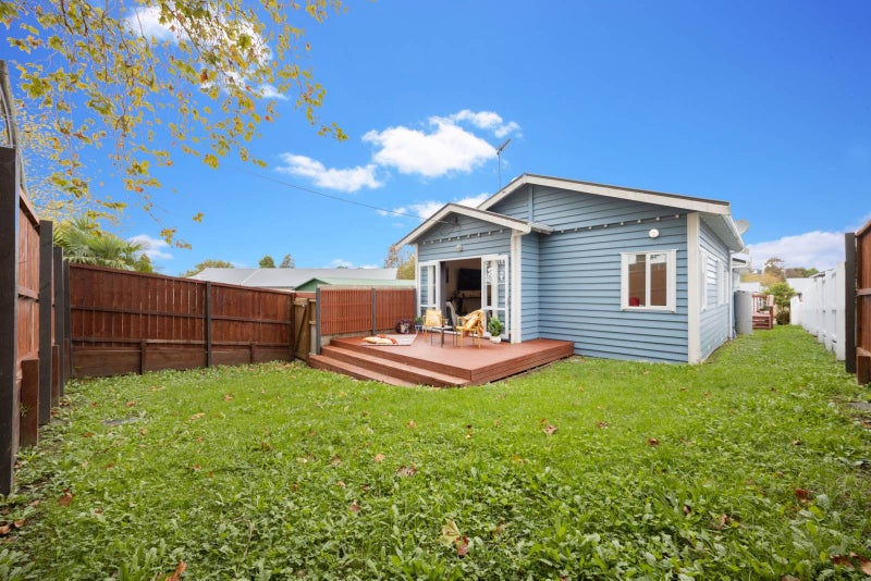 4 Seabrook Avenue, New Lynn, Auckland - Carousel 1