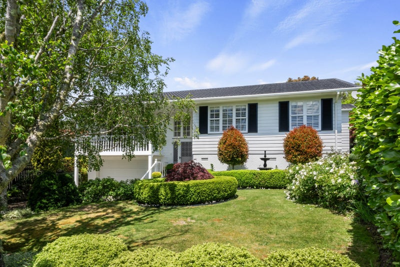 61 Sunbrae Drive, Silverstream, Upper Hutt - Carousel 2