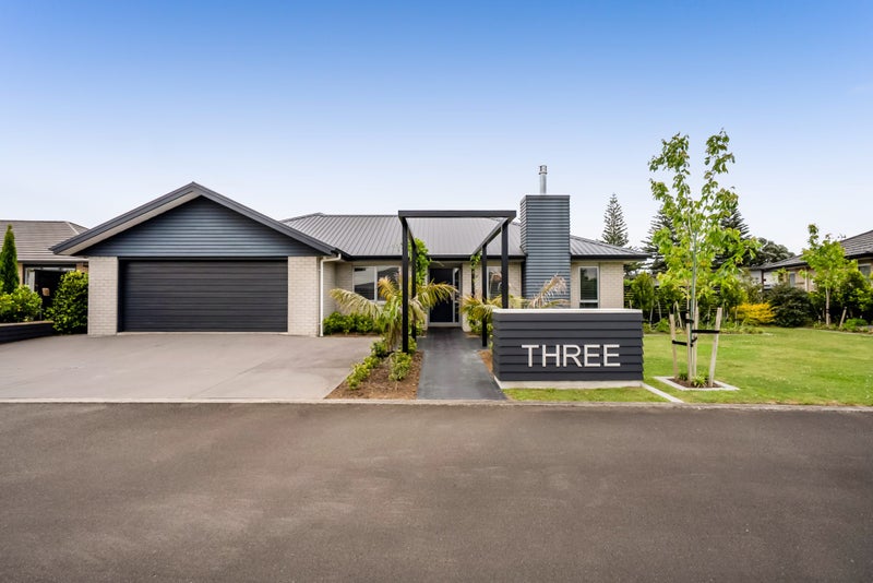 3 Condor Crescent, Waiwhakaiho, New Plymouth - Carousel 1