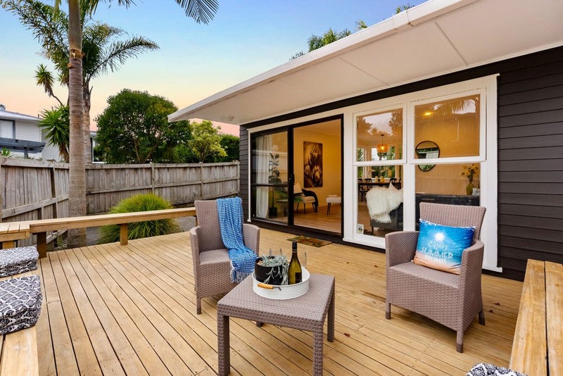 21 Lantana Road, Green Bay, Auckland - Carousel 2