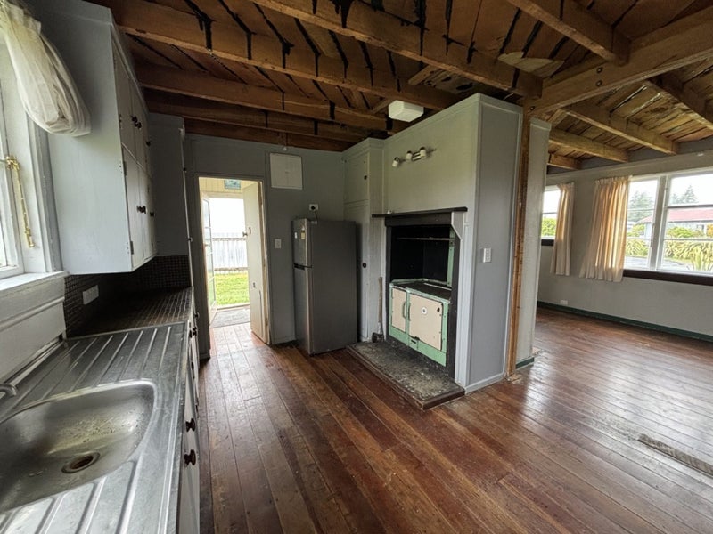 6 Tongariro Place, National Park - Carousel 2