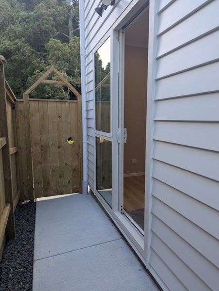 2D Hughs Way, Flat Bush, Auckland - Carousel 2