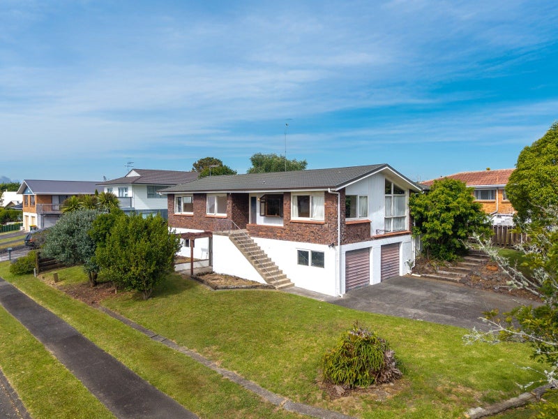 9 Kurnell Drive, Botany Downs, Auckland - Carousel 2