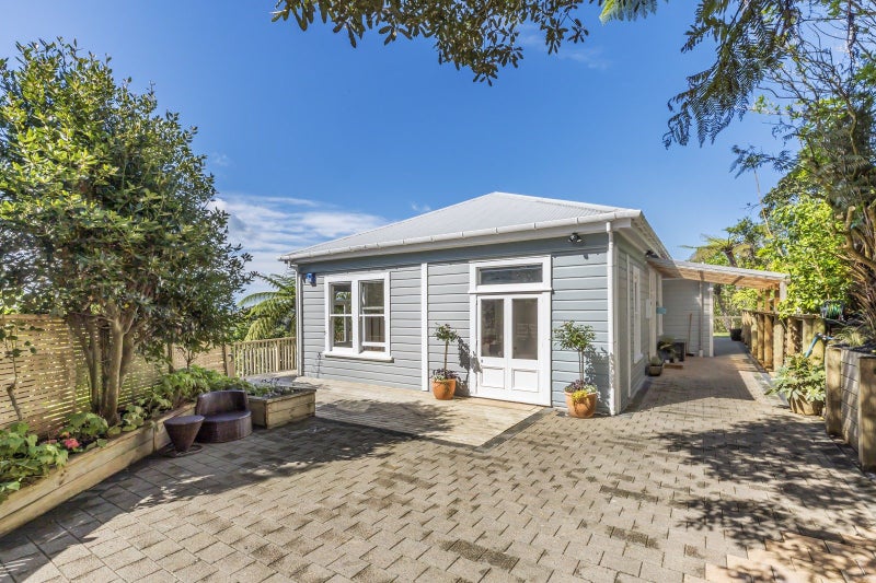 123 Mitchell Street, Brooklyn, Wellington - Carousel 1