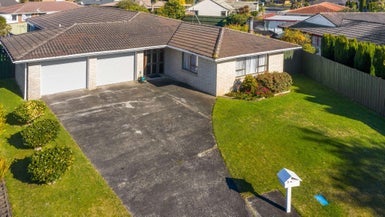 5 Tatua Place, Conifer Grove, Takanini - Carousel 1