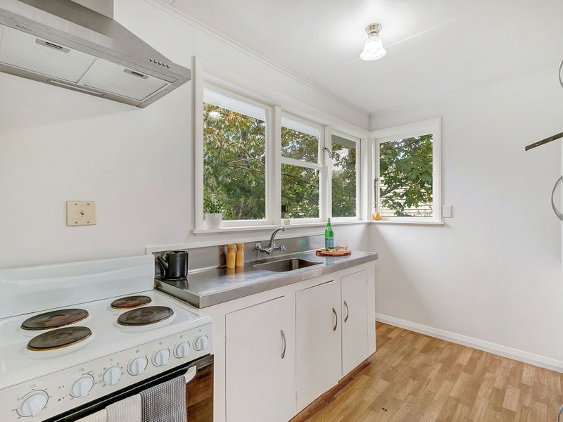 14 Durham Street, Cannons Creek, Porirua - Carousel 2